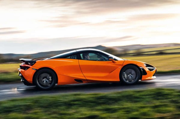 Тук можеше да има много McLaren, но 720S е най-добрият. Тих, удобен и просторен круизър за дълги разстояния. И откачен маниак при натискане на педала. Най-точната представа за суперавтомобил.